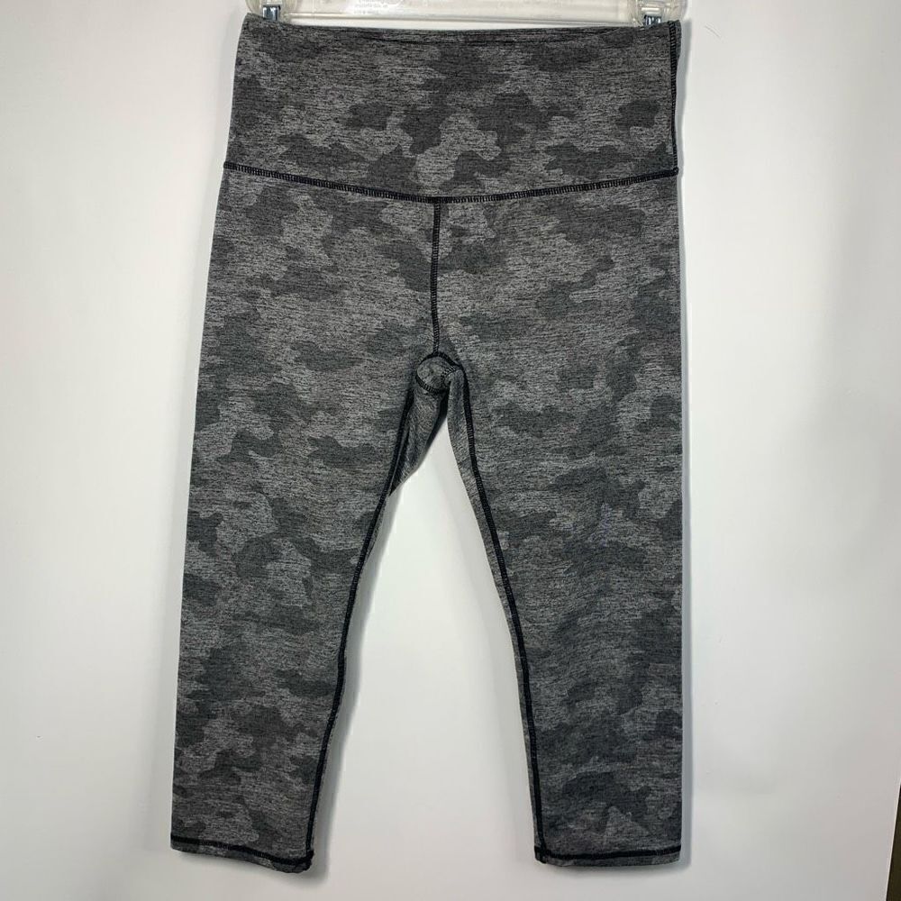 Kyodan Women's Stretchable Camouflage Capri Leggings Black Gray Size Medium